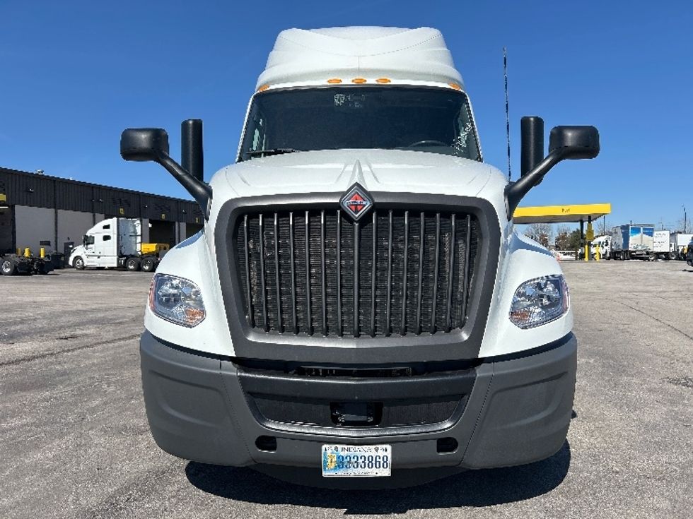 Sleeper Tractor-Heavy Duty Tractors-International-2023-LT625-East Chicago-IN-666,510\n\t\tmiles-$ 39,250 - Image 2