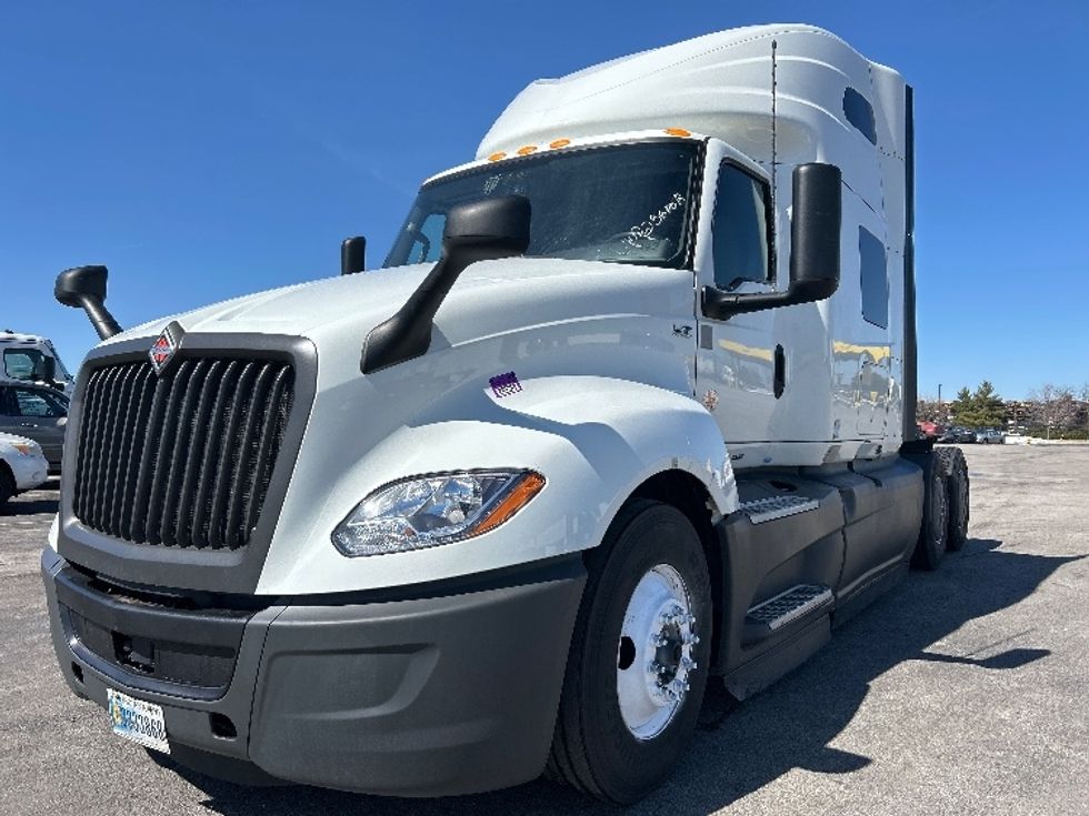 Sleeper Tractor-Heavy Duty Tractors-International-2023-LT625-East Chicago-IN-666,510\n\t\tmiles-$ 39,250 - Image 3
