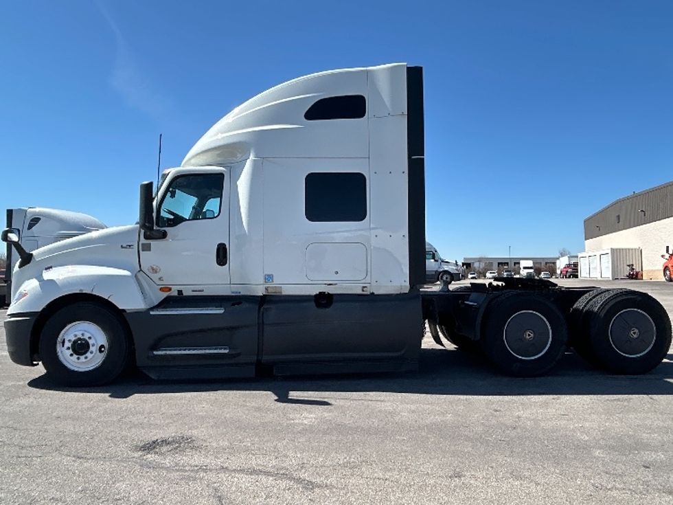 Sleeper Tractor-Heavy Duty Tractors-International-2023-LT625-East Chicago-IN-666,510\n\t\tmiles-$ 39,250 - Image 4