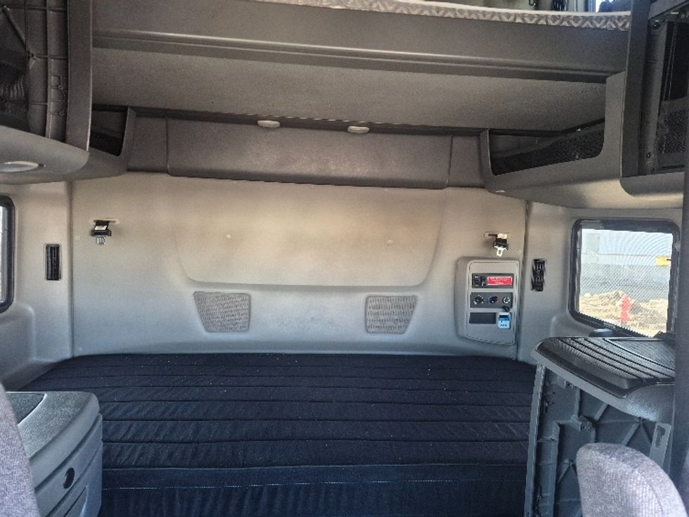 Sleeper Tractor-Heavy Duty Tractors-International-2023-LT625-East Chicago-IN-678,878\n\t\tmiles-$ 38,250 - Image 16