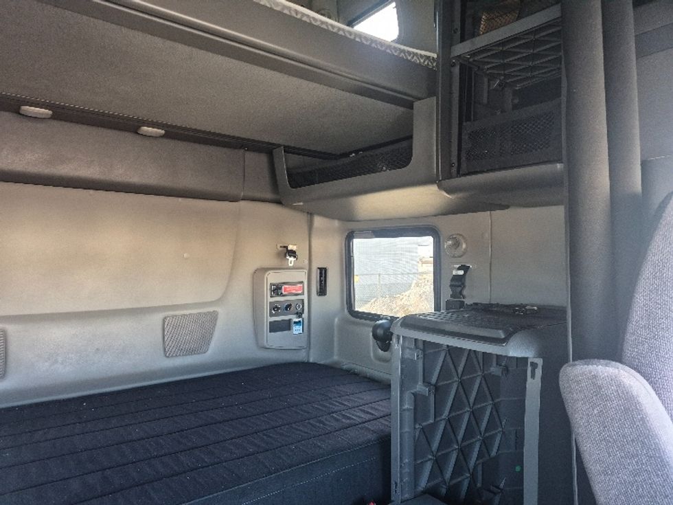 Sleeper Tractor-Heavy Duty Tractors-International-2023-LT625-East Chicago-IN-678,878\n\t\tmiles-$ 38,250 - Image 17