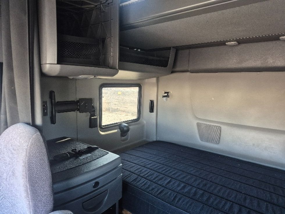 Sleeper Tractor-Heavy Duty Tractors-International-2023-LT625-East Chicago-IN-678,878\n\t\tmiles-$ 38,250 - Image 18