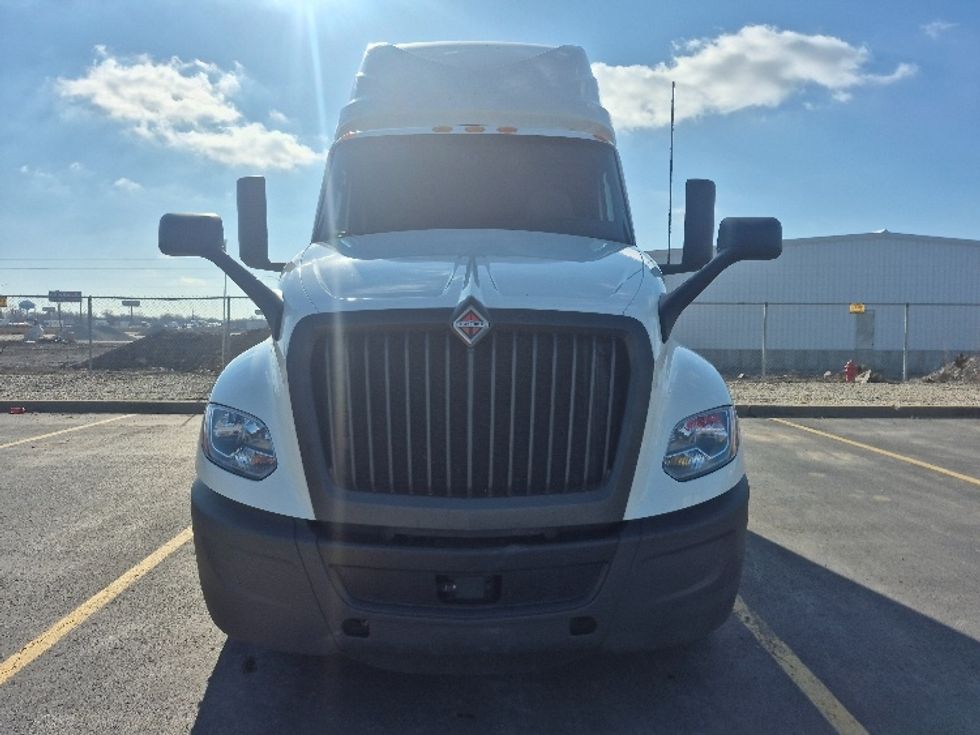 Sleeper Tractor-Heavy Duty Tractors-International-2023-LT625-East Chicago-IN-678,878\n\t\tmiles-$ 38,250 - Image 2