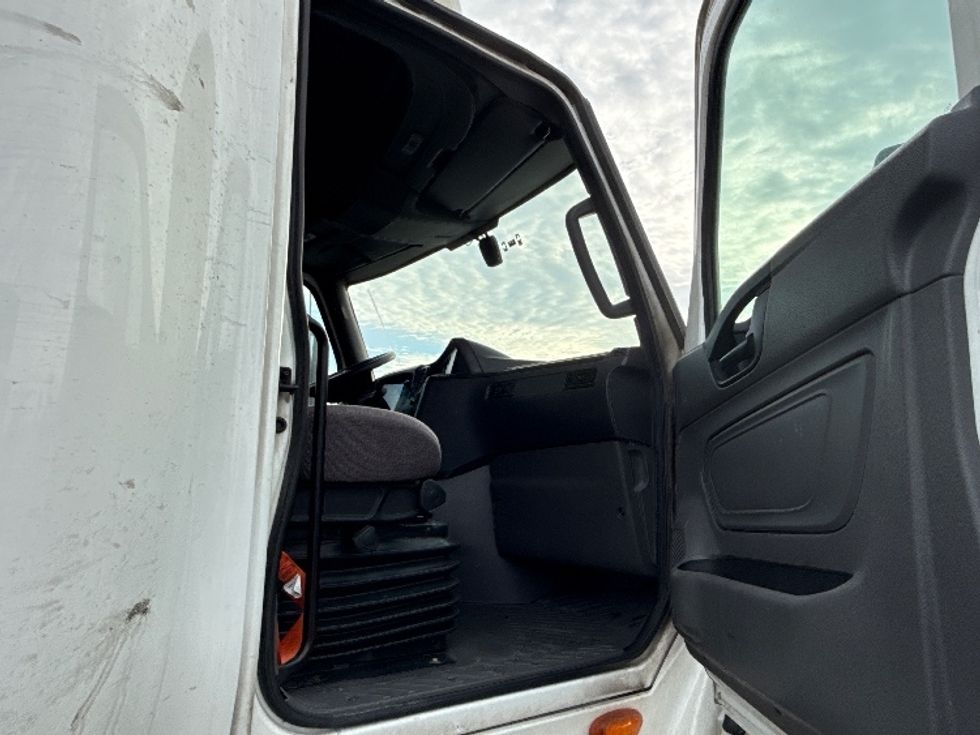 Sleeper Tractor-Heavy Duty Tractors-International-2023-LT625-East Chicago-IN-684,696\n\t\tmiles-$ 37,500 - Image 13