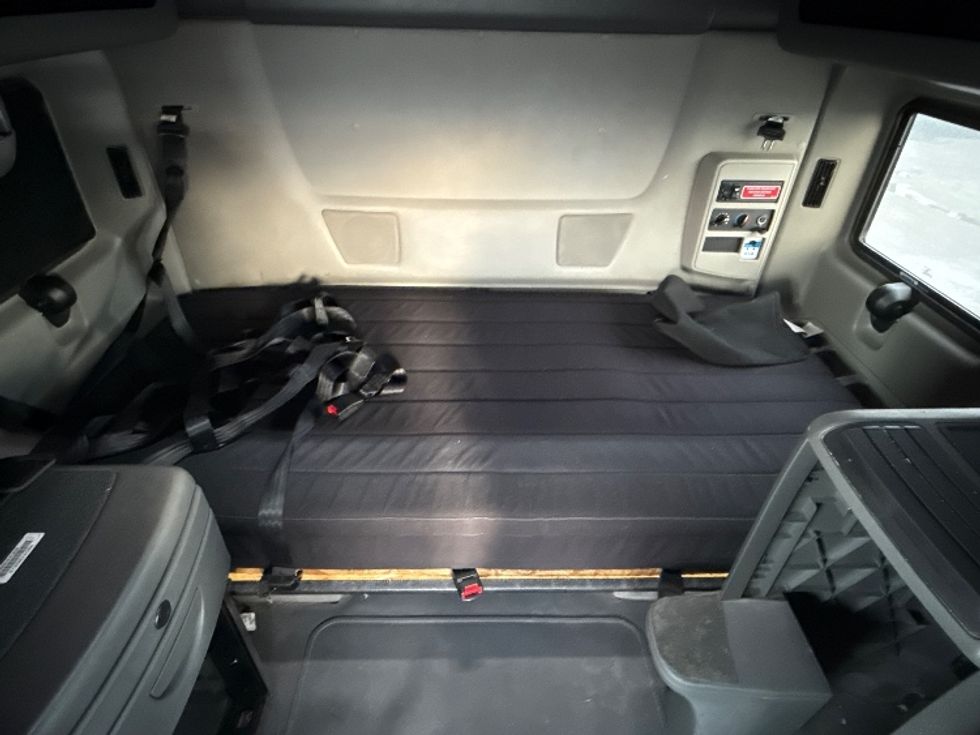 Sleeper Tractor-Heavy Duty Tractors-International-2023-LT625-East Chicago-IN-684,696\n\t\tmiles-$ 37,500 - Image 16