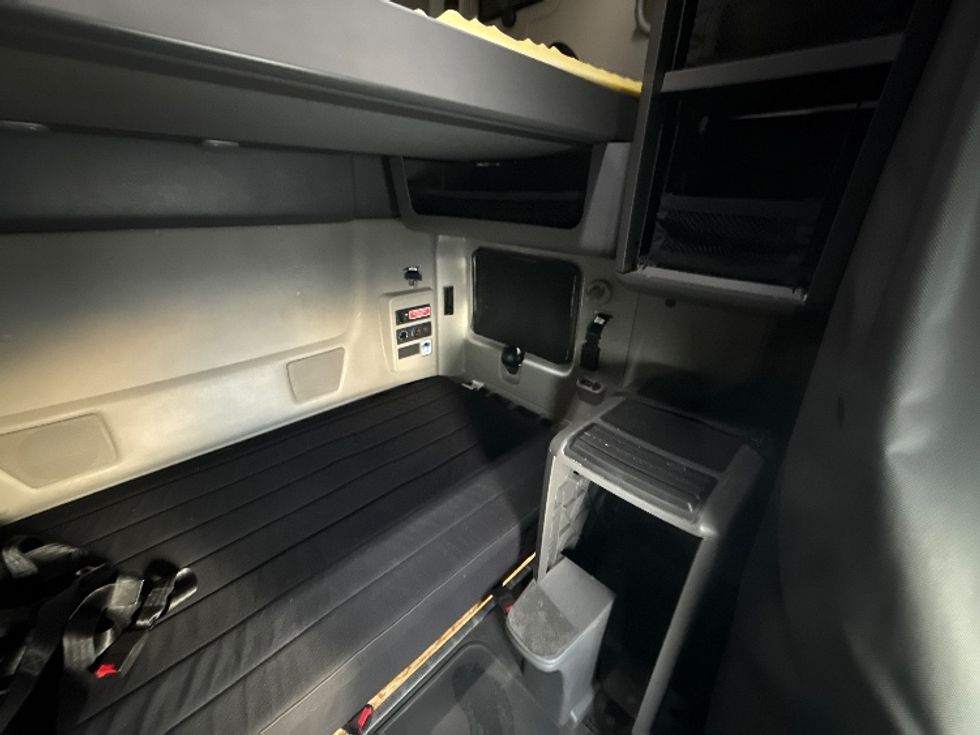 Sleeper Tractor-Heavy Duty Tractors-International-2023-LT625-East Chicago-IN-684,696\n\t\tmiles-$ 37,500 - Image 18