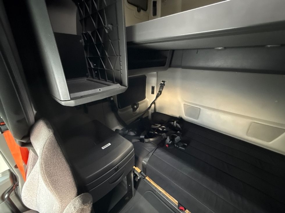 Sleeper Tractor-Heavy Duty Tractors-International-2023-LT625-East Chicago-IN-684,696\n\t\tmiles-$ 37,500 - Image 19