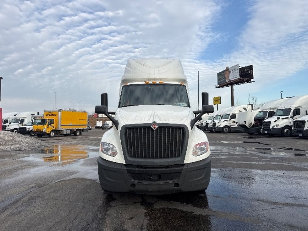 Sleeper Tractor-Heavy Duty Tractors-International-2023-LT625-East Chicago-IN-684,696\n\t\tmiles-$ 37,500 - Image 2