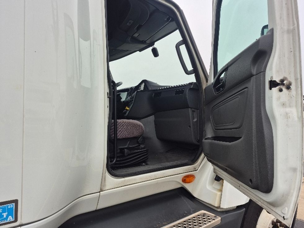 Sleeper Tractor-Heavy Duty Tractors-International-2023-LT625-East Chicago-IN-692,544\n\t\tmiles-$ 37,000 - Image 13