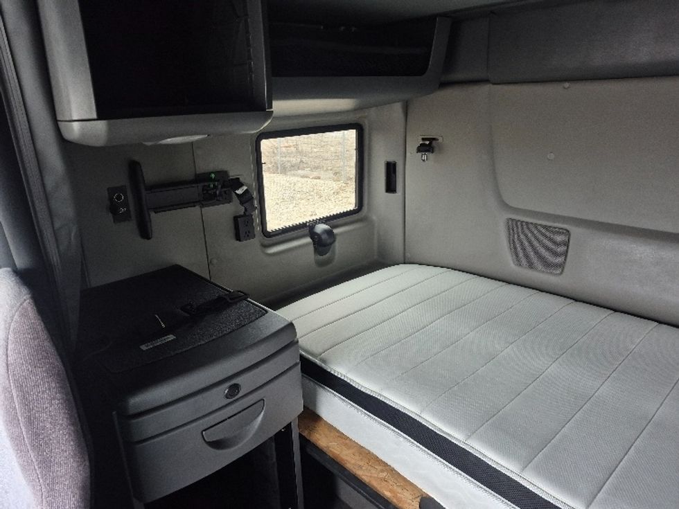 Sleeper Tractor-Heavy Duty Tractors-International-2023-LT625-East Chicago-IN-692,544\n\t\tmiles-$ 37,000 - Image 18