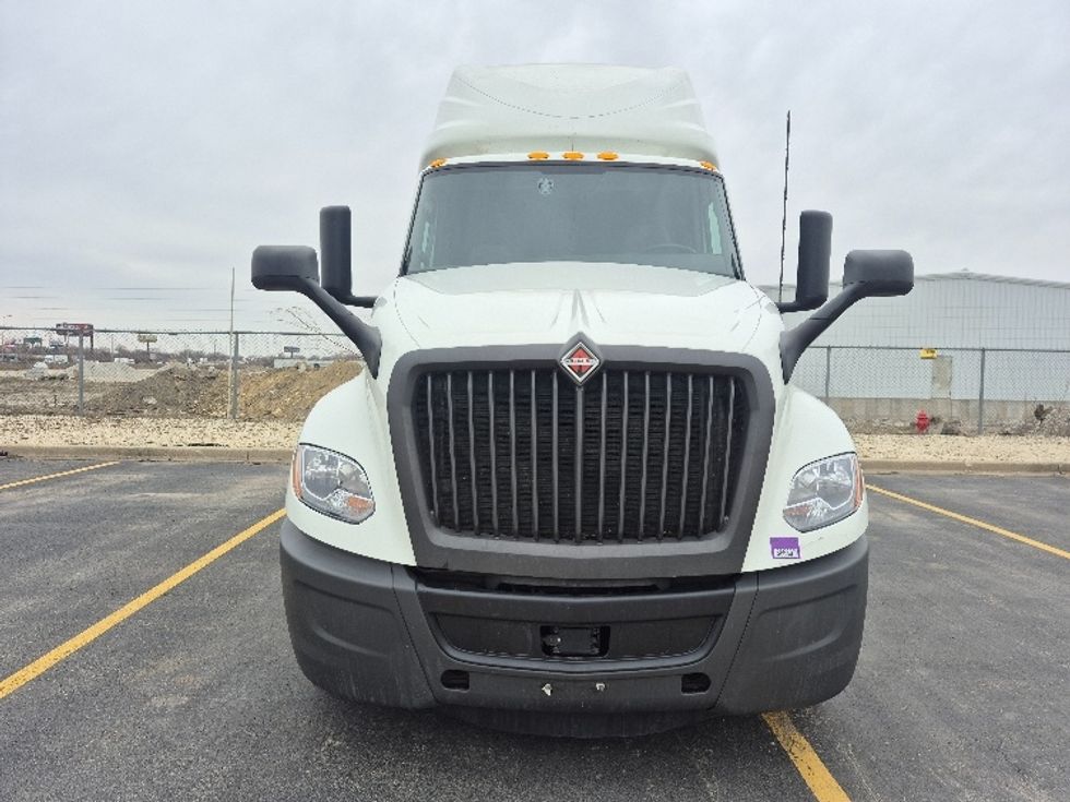 Sleeper Tractor-Heavy Duty Tractors-International-2023-LT625-East Chicago-IN-692,544\n\t\tmiles-$ 37,000 - Image 2