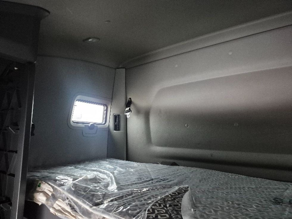 Sleeper Tractor-Heavy Duty Tractors-International-2023-LT625-East Chicago-IN-692,544\n\t\tmiles-$ 37,000 - Image 23