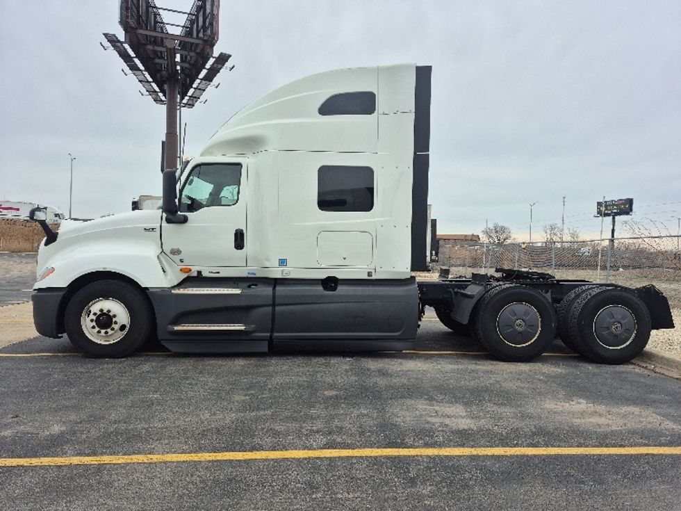 Sleeper Tractor-Heavy Duty Tractors-International-2023-LT625-East Chicago-IN-692,544\n\t\tmiles-$ 37,000 - Image 4