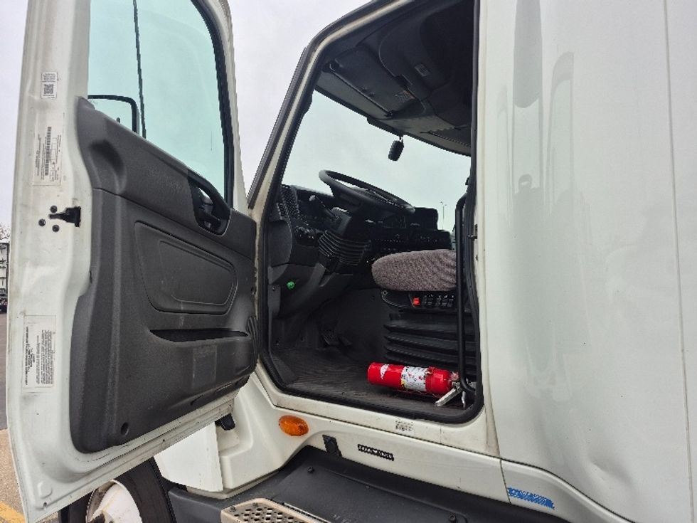 Sleeper Tractor-Heavy Duty Tractors-International-2023-LT625-East Chicago-IN-692,544\n\t\tmiles-$ 37,000 - Image 9