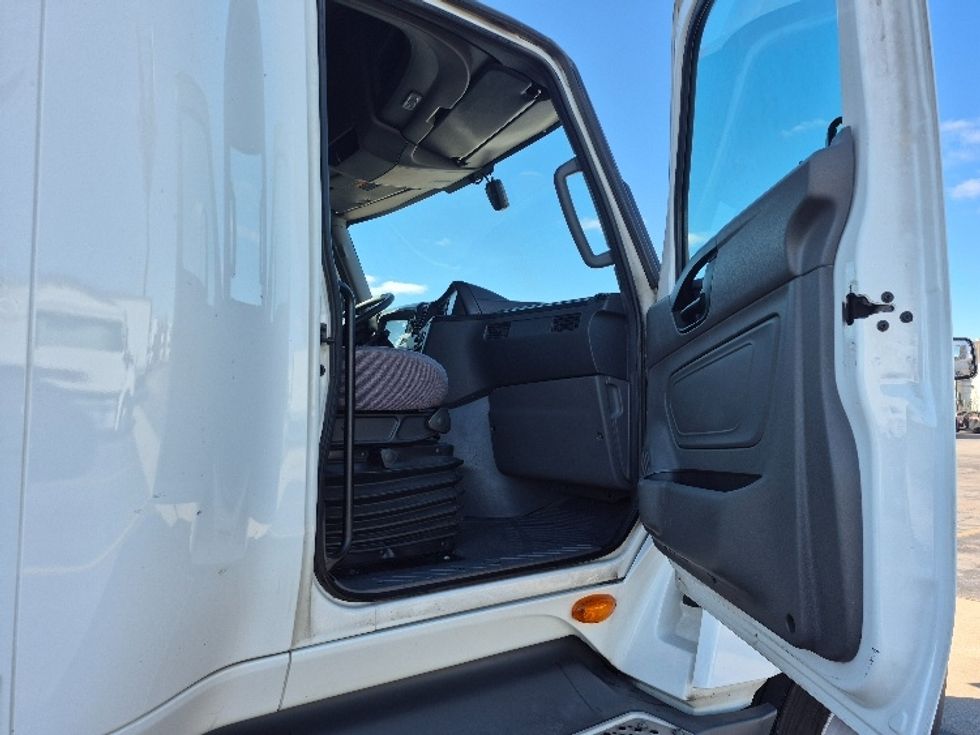 Sleeper Tractor-Heavy Duty Tractors-International-2023-LT625-East Chicago-IN-696,594\n\t\tmiles-$ 36,500 - Image 13