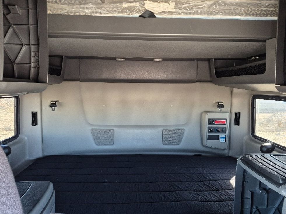 Sleeper Tractor-Heavy Duty Tractors-International-2023-LT625-East Chicago-IN-696,594\n\t\tmiles-$ 36,500 - Image 16