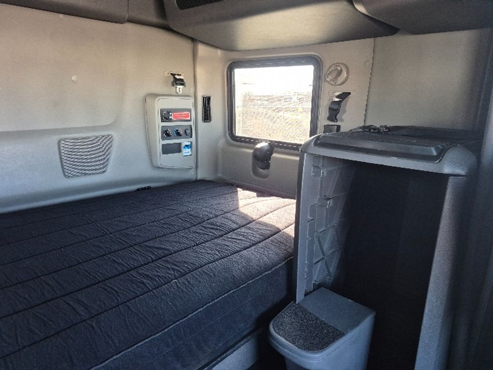 Sleeper Tractor-Heavy Duty Tractors-International-2023-LT625-East Chicago-IN-696,594\n\t\tmiles-$ 36,500 - Image 17