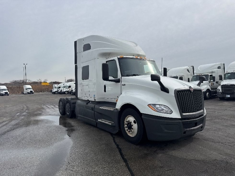 Sleeper Tractor-Heavy Duty Tractors-International-2023-LT625-East Chicago-IN-697,827\n\t\tmiles-$ 36,500 - Image 1