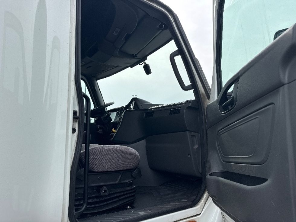 Sleeper Tractor-Heavy Duty Tractors-International-2023-LT625-East Chicago-IN-697,827\n\t\tmiles-$ 36,500 - Image 12