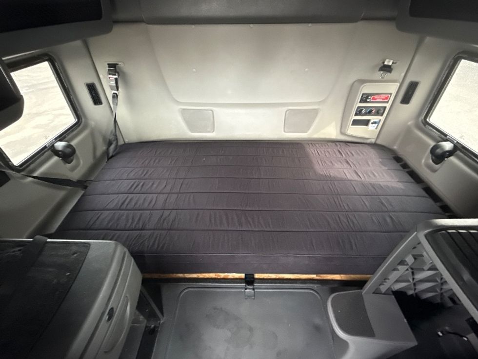 Sleeper Tractor-Heavy Duty Tractors-International-2023-LT625-East Chicago-IN-697,827\n\t\tmiles-$ 36,500 - Image 15