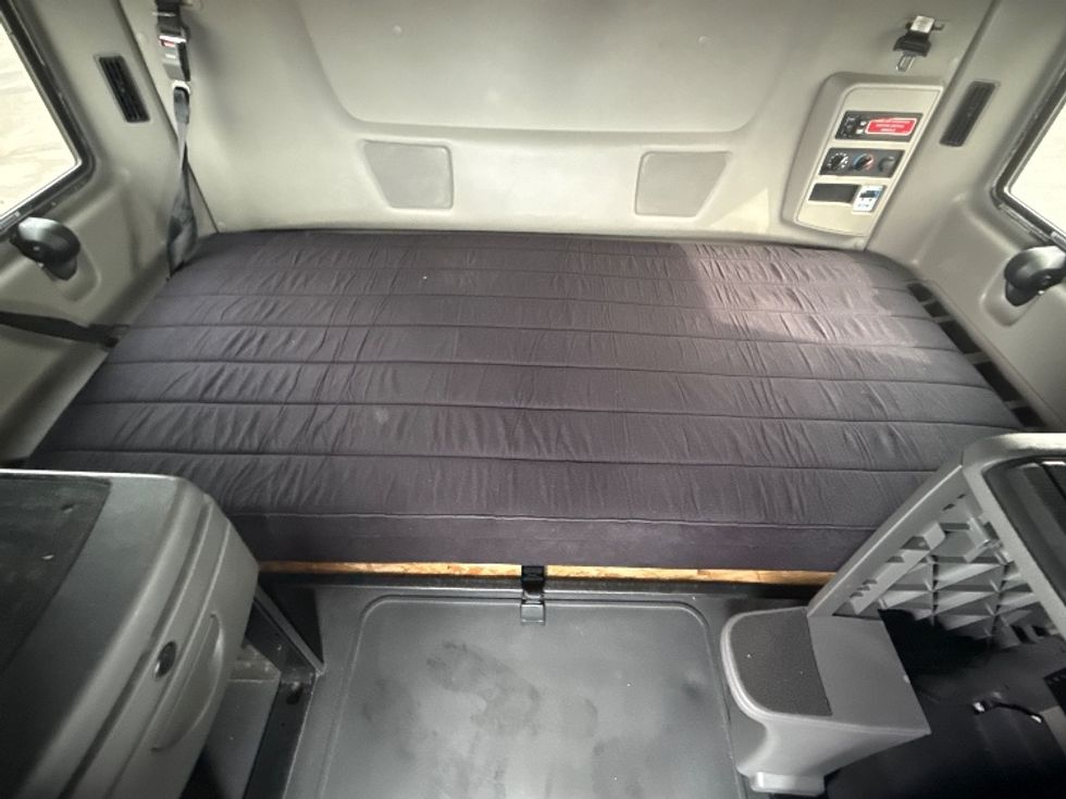 Sleeper Tractor-Heavy Duty Tractors-International-2023-LT625-East Chicago-IN-697,827\n\t\tmiles-$ 36,500 - Image 16