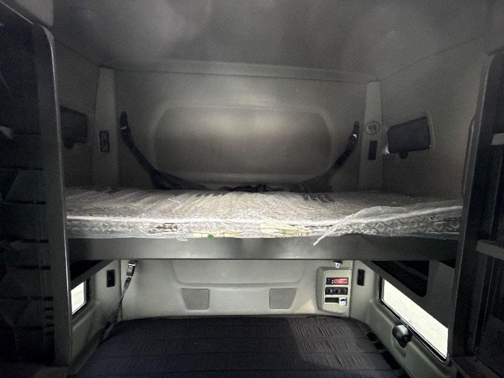 Sleeper Tractor-Heavy Duty Tractors-International-2023-LT625-East Chicago-IN-697,827\n\t\tmiles-$ 36,500 - Image 21