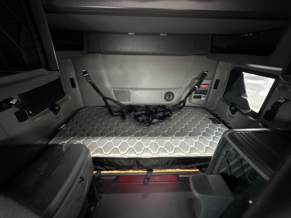 Sleeper Tractor-Heavy Duty Tractors-International-2023-LT625-East Chicago-IN-698,286\n\t\tmiles-$ 36,250 - Image 16