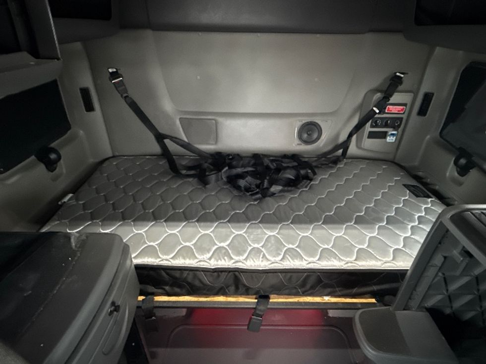 Sleeper Tractor-Heavy Duty Tractors-International-2023-LT625-East Chicago-IN-698,286\n\t\tmiles-$ 36,250 - Image 17