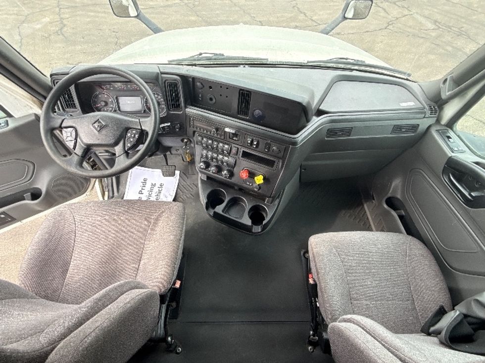 Sleeper Tractor-Heavy Duty Tractors-International-2023-LT625-East Chicago-IN-706,340\n\t\tmiles-$ 35,500 - Image 12