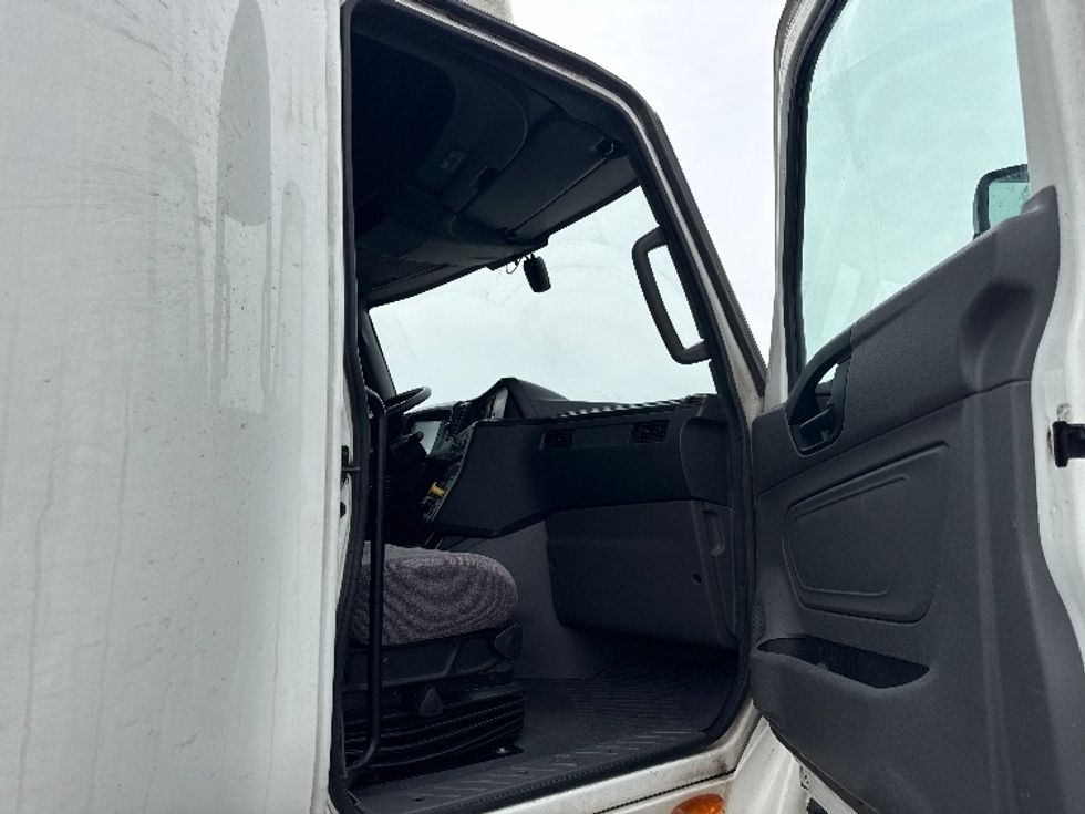 Sleeper Tractor-Heavy Duty Tractors-International-2023-LT625-East Chicago-IN-706,340\n\t\tmiles-$ 35,500 - Image 13