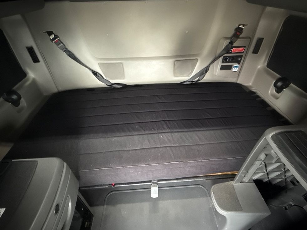 Sleeper Tractor-Heavy Duty Tractors-International-2023-LT625-East Chicago-IN-706,340\n\t\tmiles-$ 35,500 - Image 17