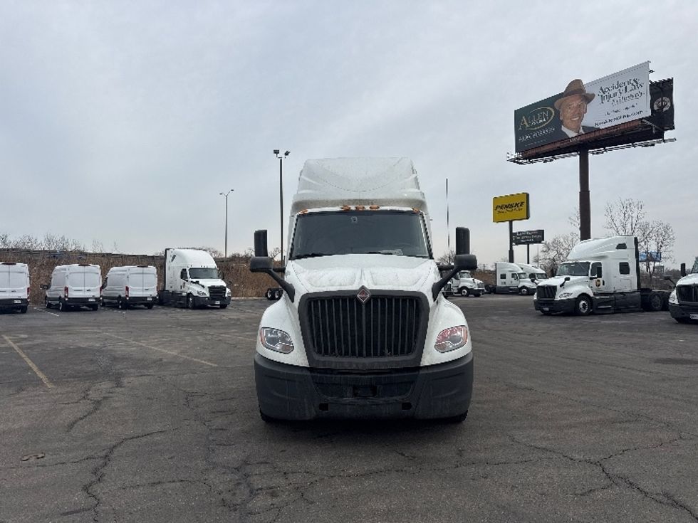 Sleeper Tractor-Heavy Duty Tractors-International-2023-LT625-East Chicago-IN-706,340\n\t\tmiles-$ 35,500 - Image 2