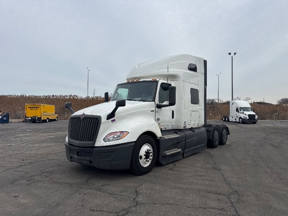Sleeper Tractor-Heavy Duty Tractors-International-2023-LT625-East Chicago-IN-706,340\n\t\tmiles-$ 35,500 - Image 3