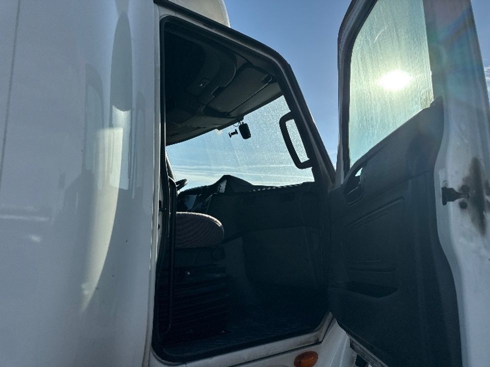 Sleeper Tractor-Heavy Duty Tractors-International-2023-LT625-East Chicago-IN-716,209\n\t\tmiles-$ 34,750 - Image 13