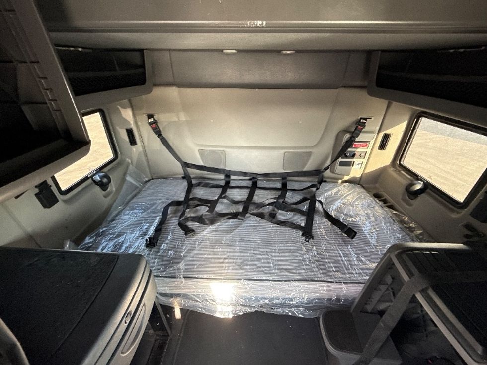 Sleeper Tractor-Heavy Duty Tractors-International-2023-LT625-East Chicago-IN-716,209\n\t\tmiles-$ 34,750 - Image 16