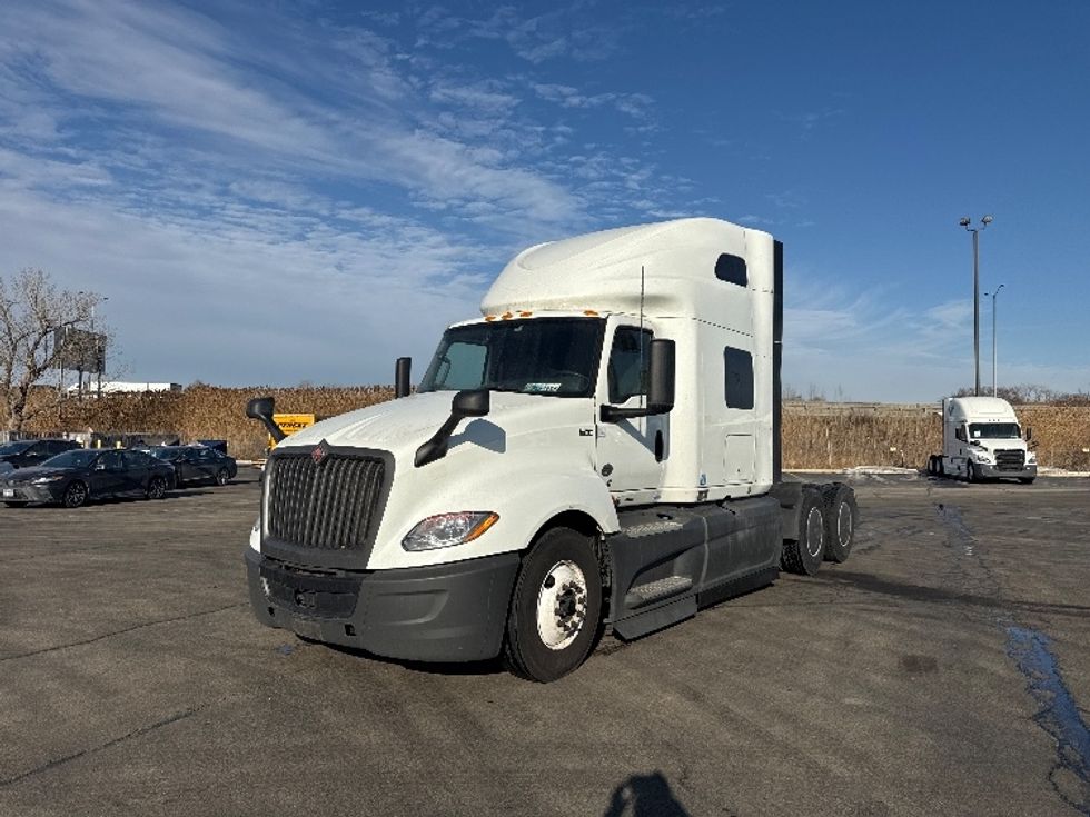 Sleeper Tractor-Heavy Duty Tractors-International-2023-LT625-East Chicago-IN-716,209\n\t\tmiles-$ 34,750 - Image 3