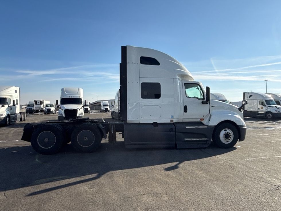 Sleeper Tractor-Heavy Duty Tractors-International-2023-LT625-East Chicago-IN-716,209\n\t\tmiles-$ 34,750 - Image 8