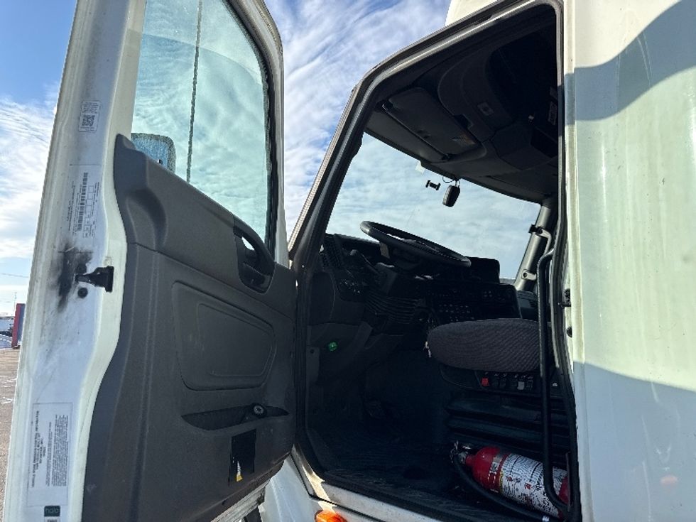 Sleeper Tractor-Heavy Duty Tractors-International-2023-LT625-East Chicago-IN-716,209\n\t\tmiles-$ 34,750 - Image 9