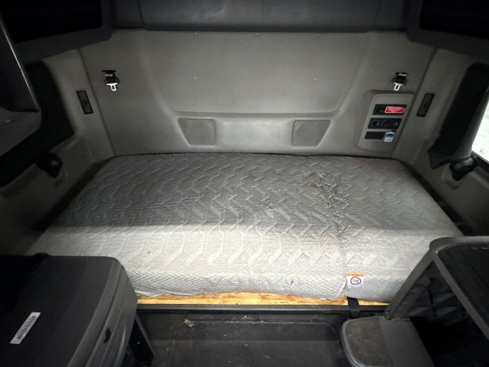 Sleeper Tractor-Heavy Duty Tractors-International-2023-LT625-East Chicago-IN-727,948\n\t\tmiles-$ 34,000 - Image 16