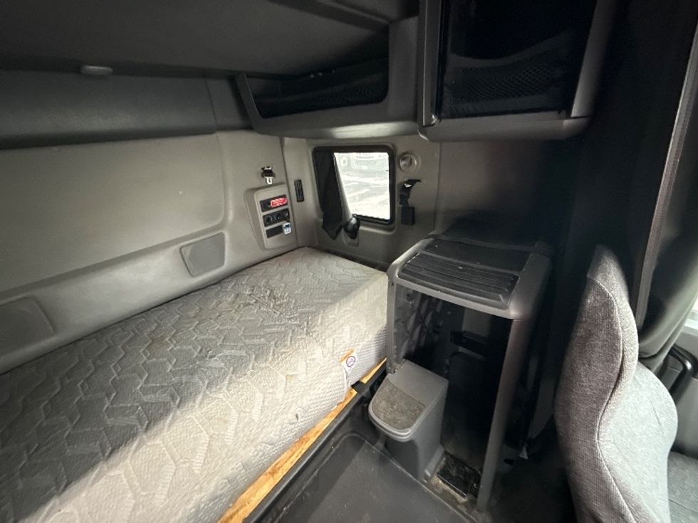 Sleeper Tractor-Heavy Duty Tractors-International-2023-LT625-East Chicago-IN-727,948\n\t\tmiles-$ 34,000 - Image 18