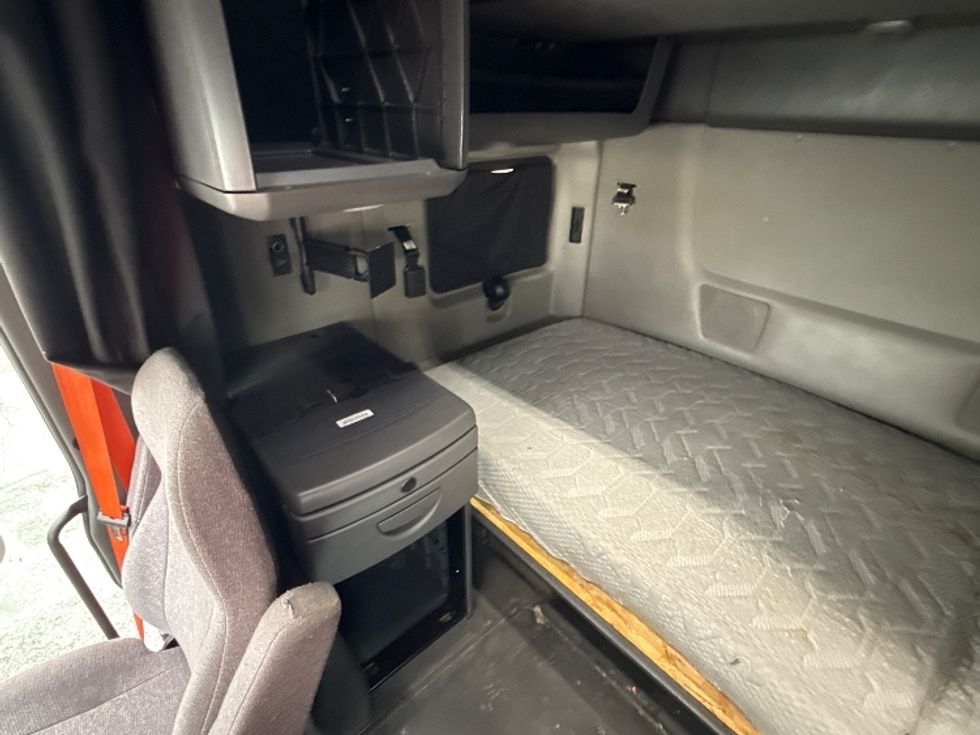 Sleeper Tractor-Heavy Duty Tractors-International-2023-LT625-East Chicago-IN-727,948\n\t\tmiles-$ 34,000 - Image 19