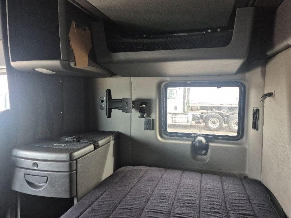 Sleeper Tractor-Heavy Duty Tractors-International-2023-LT625-East Chicago-IN-728,981\n\t\tmiles-$ 34,000 - Image 19