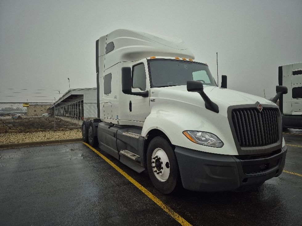 Sleeper Tractor-Heavy Duty Tractors-International-2023-LT625-East Chicago-IN-731,084\n\t\tmiles-$ 34,000 - Image 1
