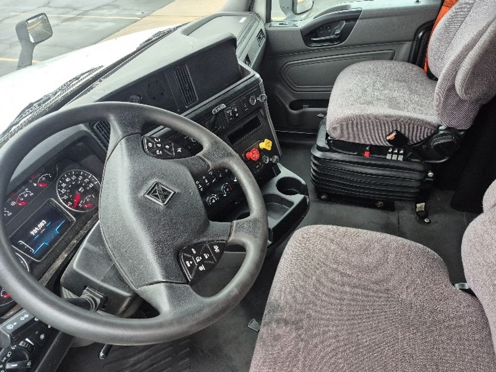 Sleeper Tractor-Heavy Duty Tractors-International-2023-LT625-East Chicago-IN-731,084\n\t\tmiles-$ 34,000 - Image 10