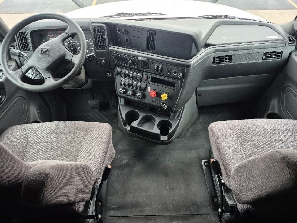 Sleeper Tractor-Heavy Duty Tractors-International-2023-LT625-East Chicago-IN-731,084\n\t\tmiles-$ 34,000 - Image 12