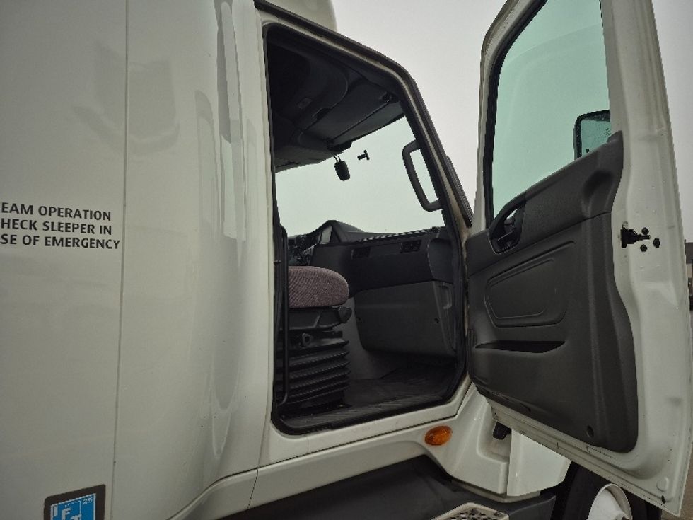 Sleeper Tractor-Heavy Duty Tractors-International-2023-LT625-East Chicago-IN-731,084\n\t\tmiles-$ 34,000 - Image 13