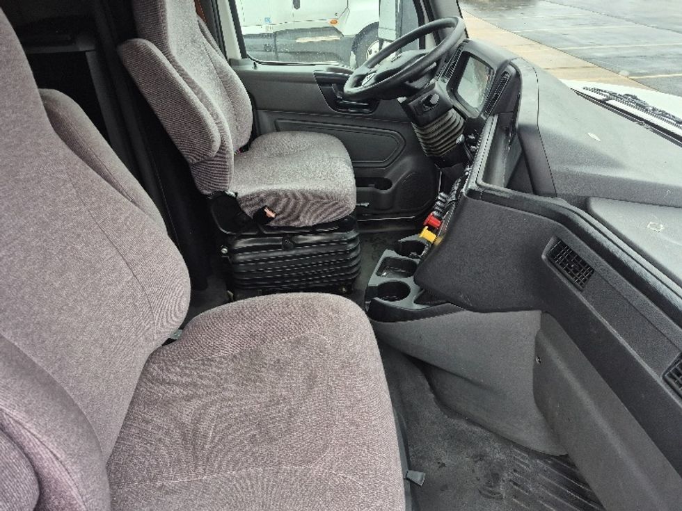 Sleeper Tractor-Heavy Duty Tractors-International-2023-LT625-East Chicago-IN-731,084\n\t\tmiles-$ 34,000 - Image 15