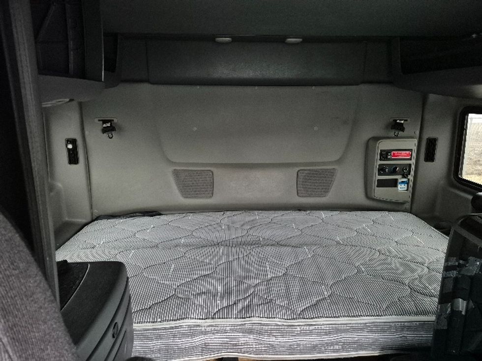 Sleeper Tractor-Heavy Duty Tractors-International-2023-LT625-East Chicago-IN-731,084\n\t\tmiles-$ 34,000 - Image 16