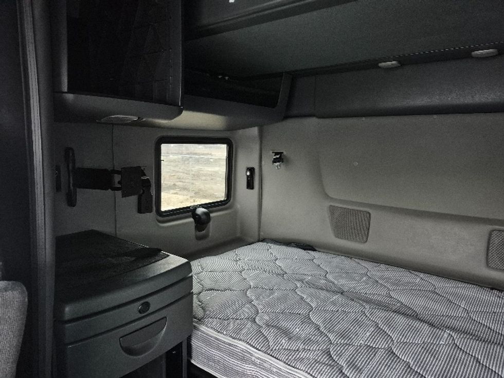 Sleeper Tractor-Heavy Duty Tractors-International-2023-LT625-East Chicago-IN-731,084\n\t\tmiles-$ 34,000 - Image 18