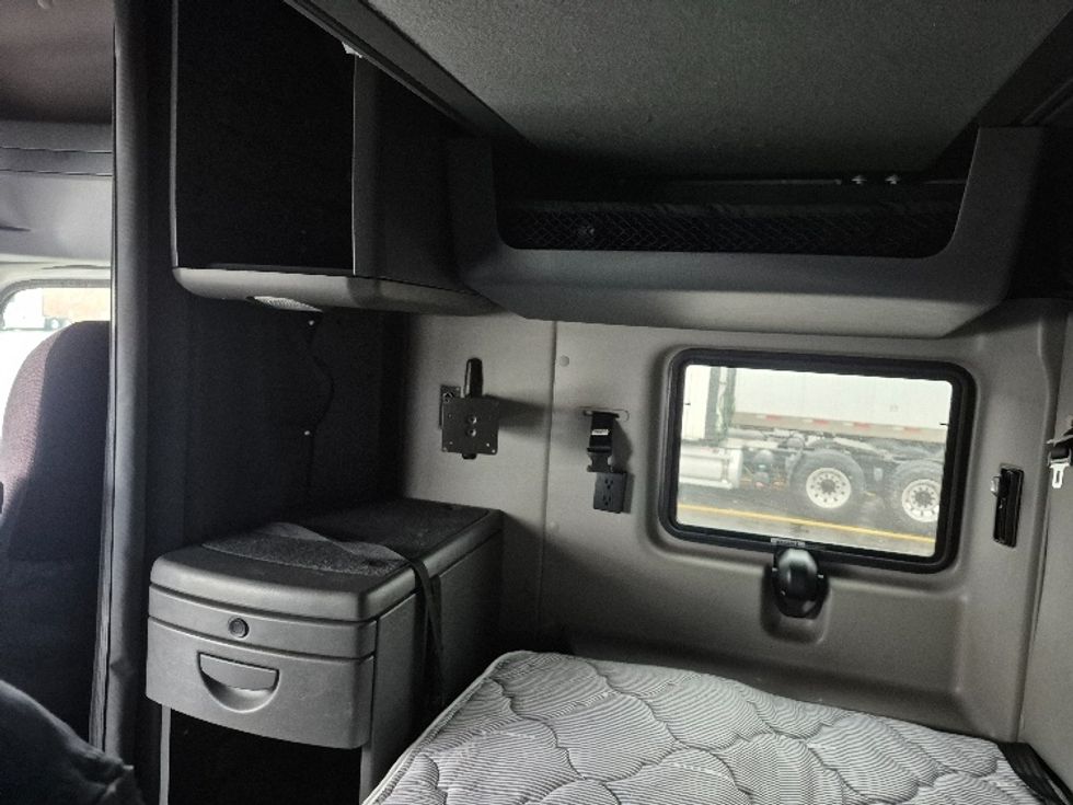 Sleeper Tractor-Heavy Duty Tractors-International-2023-LT625-East Chicago-IN-731,084\n\t\tmiles-$ 34,000 - Image 19